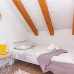 Kuca Za Odmor Laurus S Bazenom * Kukljica