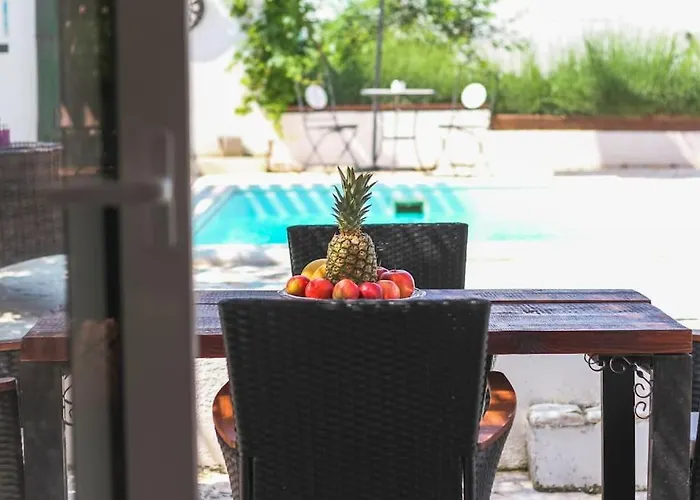 Kuca Za Odmor Laurus S Bazenom Kukljica