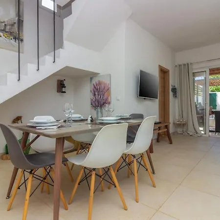 Kuca Za Odmor Laurus S Bazenom Holiday home *