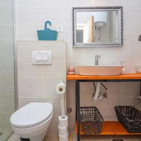 Kuca Za Odmor Laurus S Bazenom Holiday home
