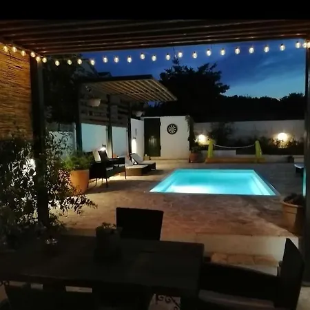 Kuca Za Odmor Laurus S Bazenom Holiday home