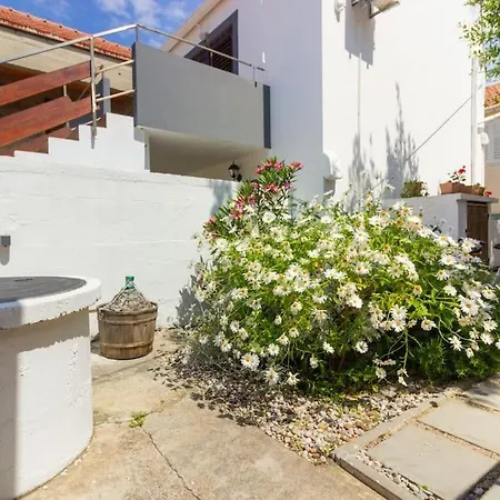 Kuca Za Odmor Laurus S Bazenom *