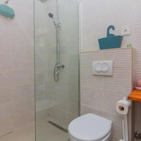 Kuca Za Odmor Laurus S Bazenom 库克利卡