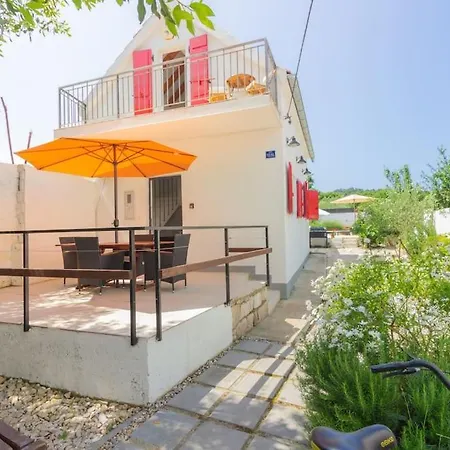 Nyaraló Kuca Za Odmor Laurus S Bazenom