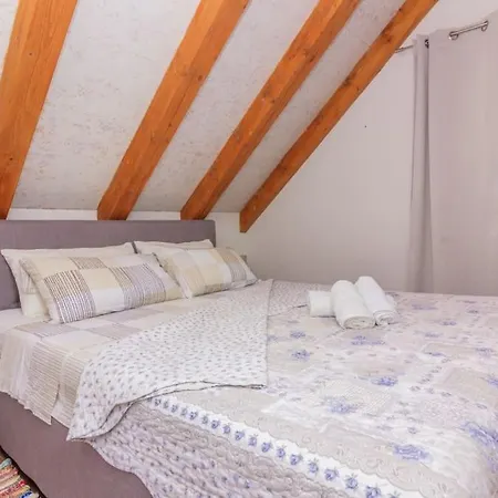 Kuca Za Odmor Laurus S Bazenom * Куклица