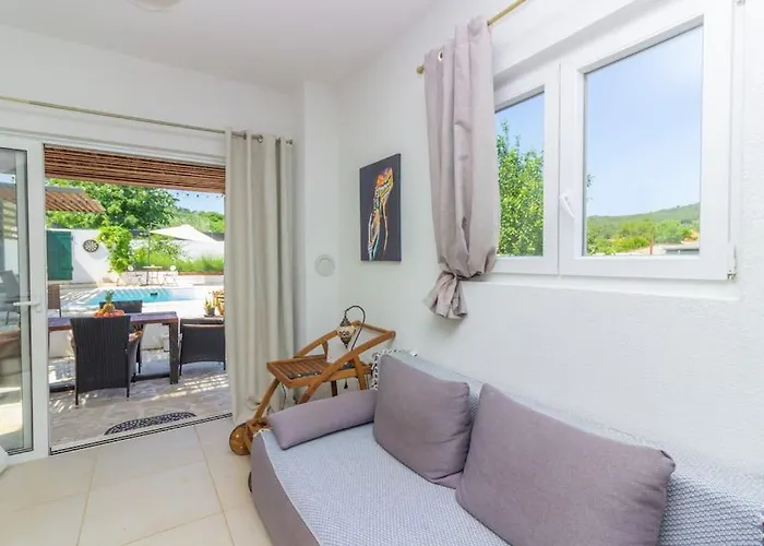 Kuca Za Odmor Laurus S Bazenom *