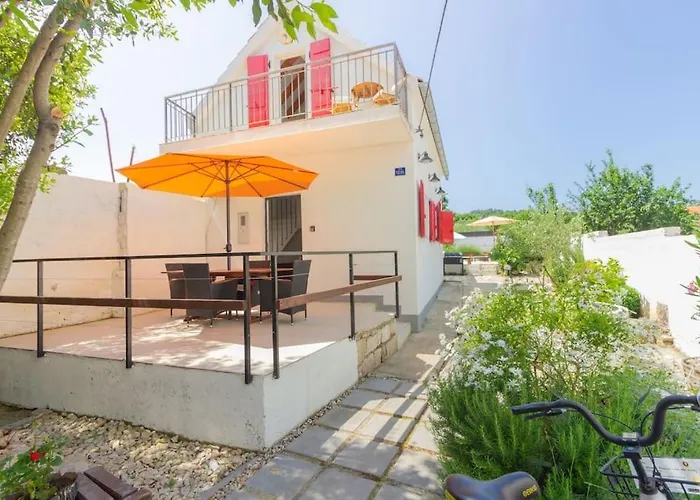 בית נופש Kuca Za Odmor Laurus S Bazenom